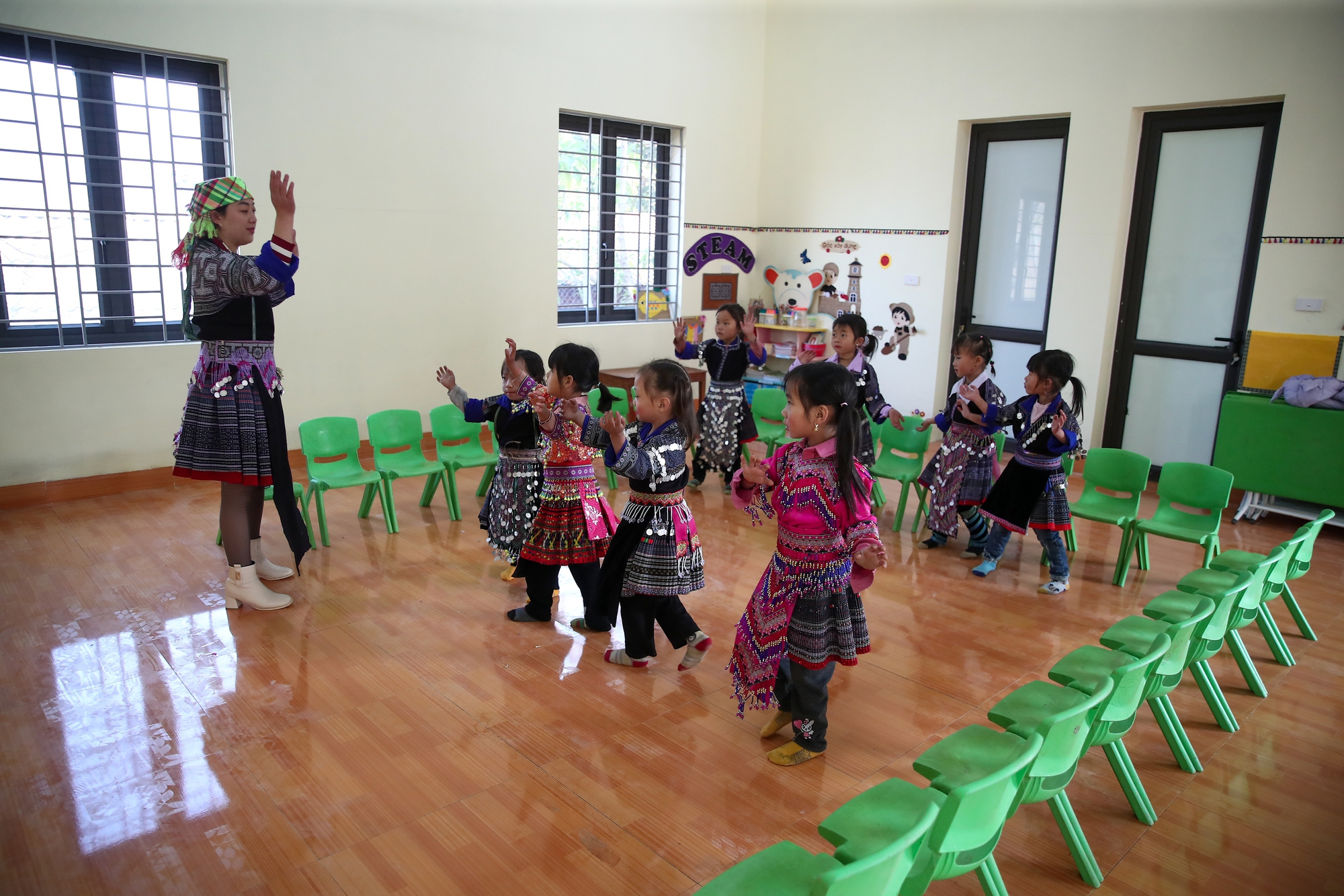 Ước mơ trong trẻo của con trẻ vùng cao: Học thật giỏi để bố mẹ bớt cực khổ- Ảnh 8.