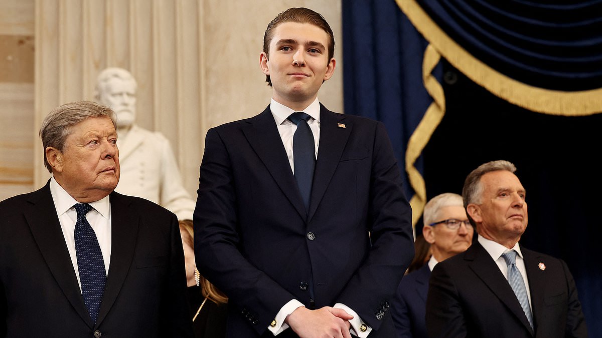 Chuyên gia ngôn ngữ cơ thể giải mã khoảnh khắc Barron Trump bắt tay và thì thầm với cựu Tổng thống Mỹ Joe Biden- Ảnh 7. Chuyên gia ngôn ngữ cơ thể giải mã khoảnh khắc Barron Trump bắt tay và thì thầm với cựu Tổng thống Mỹ Joe Biden- Ảnh 7.