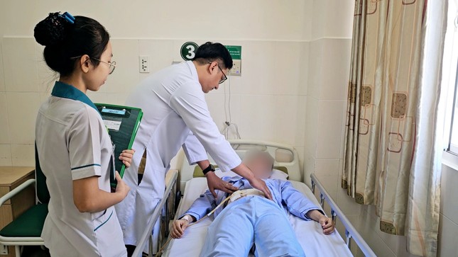 Nam thanh niên bị xương gà đâm thủng ruột non - Ảnh 1. Nam thanh niên bị xương gà đâm thủng ruột non - Ảnh 1.