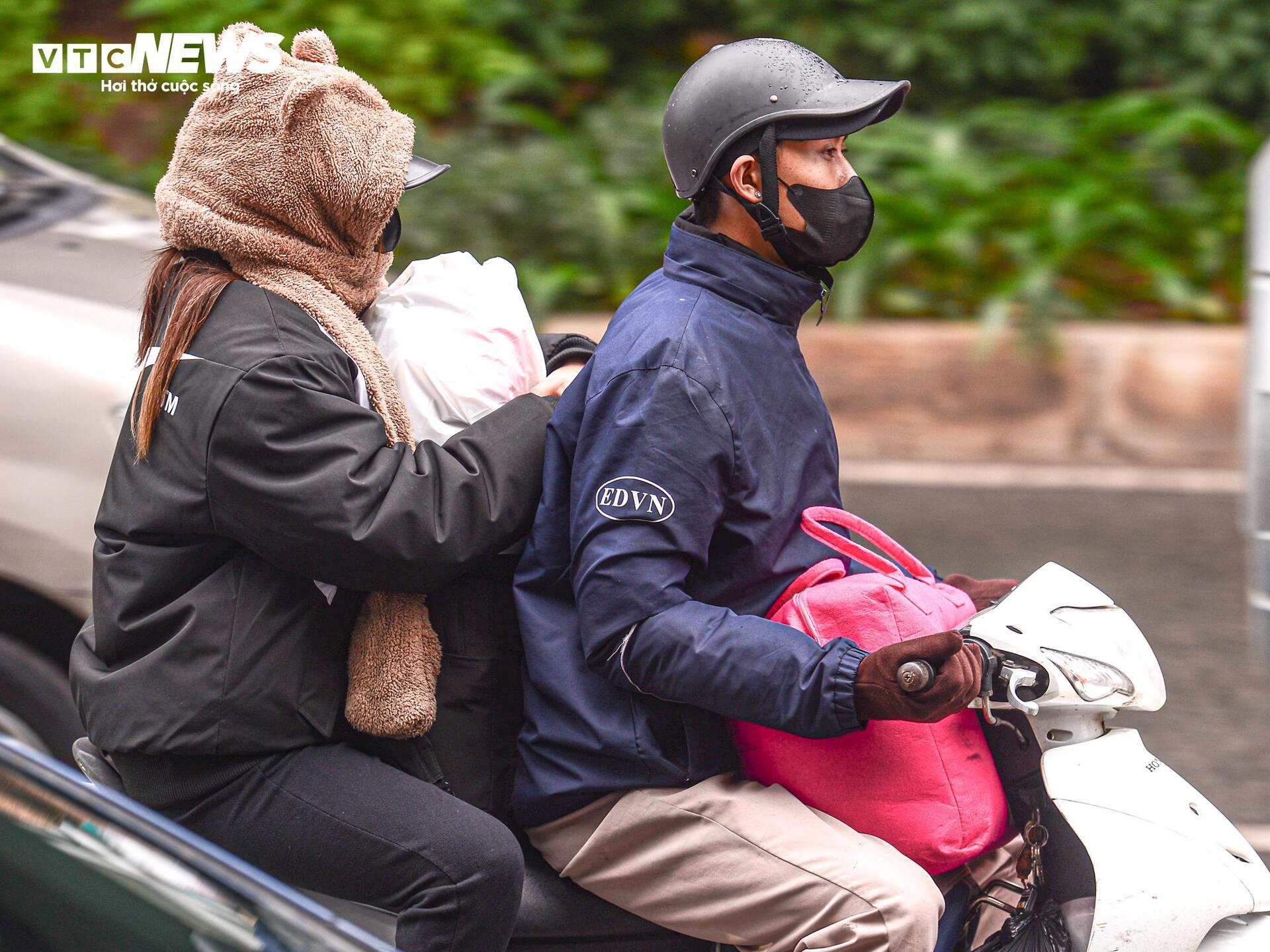 Tuyến đường huyết mạch Hà Nội tắc dài 3km trong ngày làm việc cuối cùng của năm - Ảnh 11.