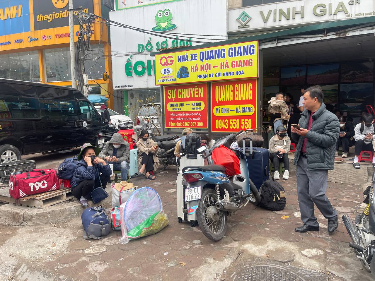 Chính thức kết thúc ngày làm việc cuối cùng trước kỳ nghỉ Tết và đây là cảnh tượng trên đường phố lúc này!- Ảnh 20.