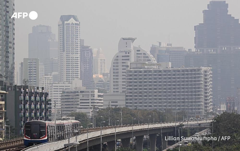 Bangkok chìm trong ô nhiễm: 352 trường học đóng cửa, người dân được kêu gọi làm việc tại nhà - Ảnh 1.