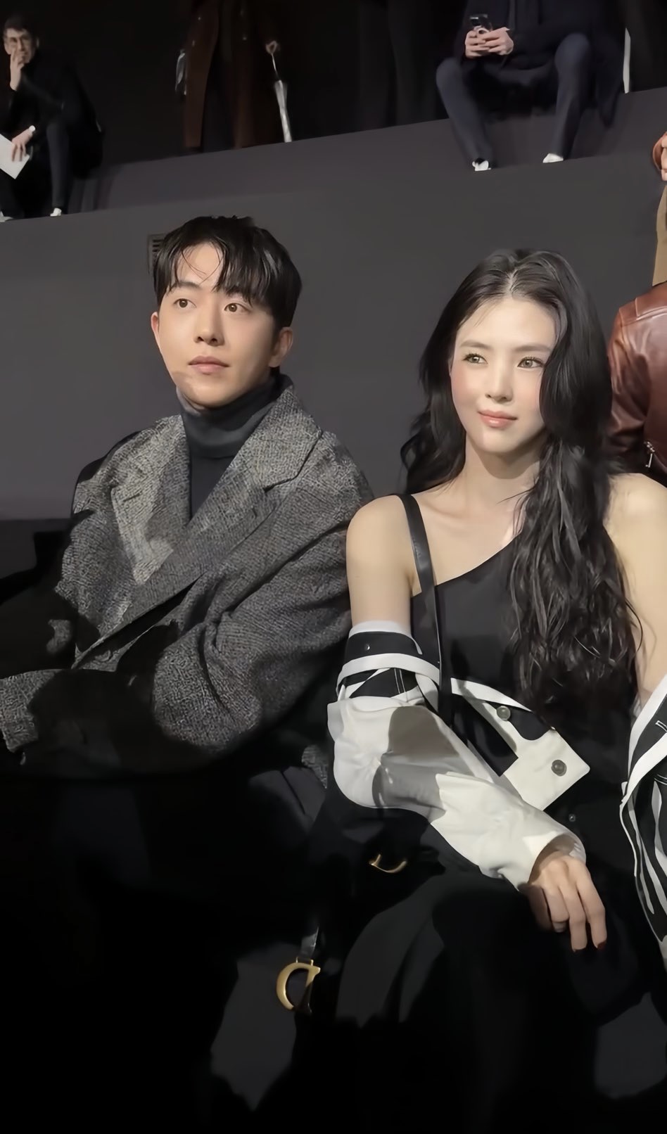 Han So Hee đi fashion week nhưng gặp 