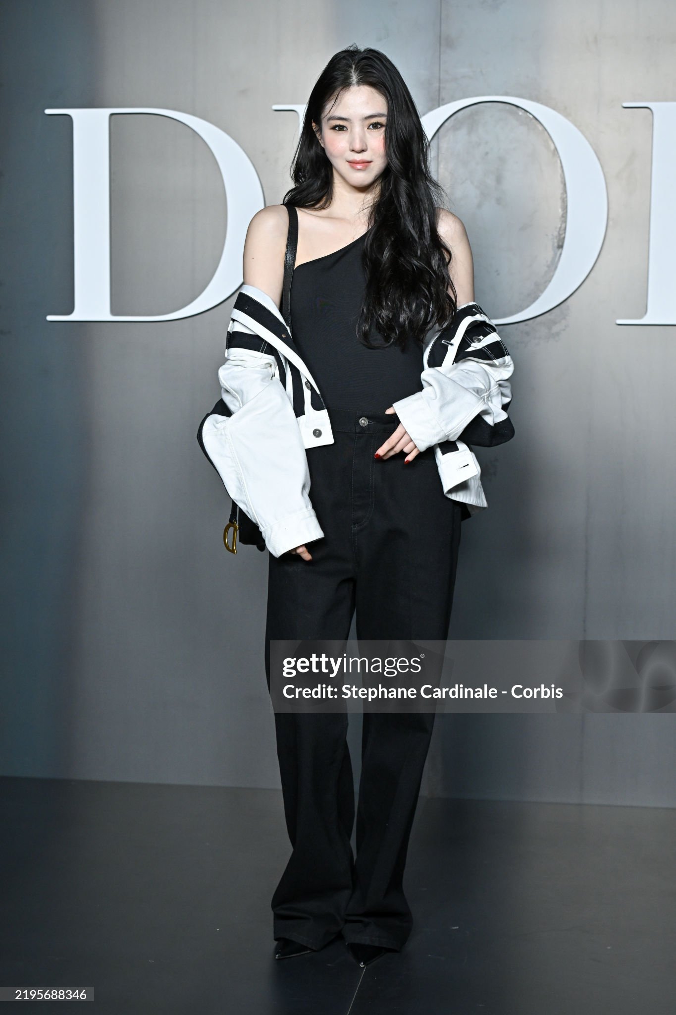 Han So Hee đi fashion week nhưng gặp 