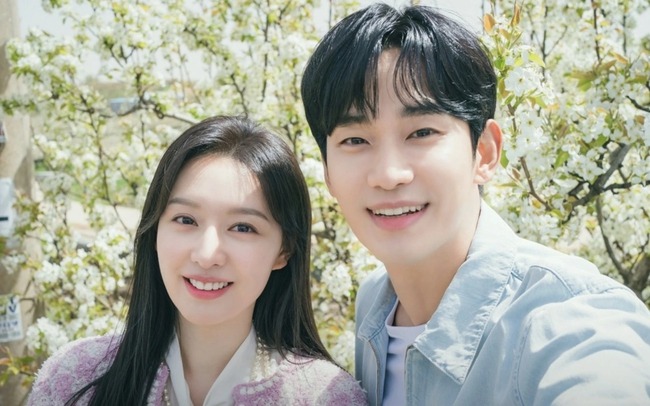 Kim Soo Hyun phủ nhận hẹn hò Kim Ji Won cũng làm nổ tranh cãi: Cứng rắn hay thiếu chuyên nghiệp? - Ảnh 1.