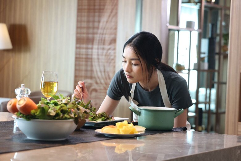Mấy ngày Tết, tôi vất vả việc thờ cúng, đón tiếp khách nhà chồng, đến Mùng 3 Tết thì nhận được câu nói "không thể đắng cay" hơn - Ảnh 1.