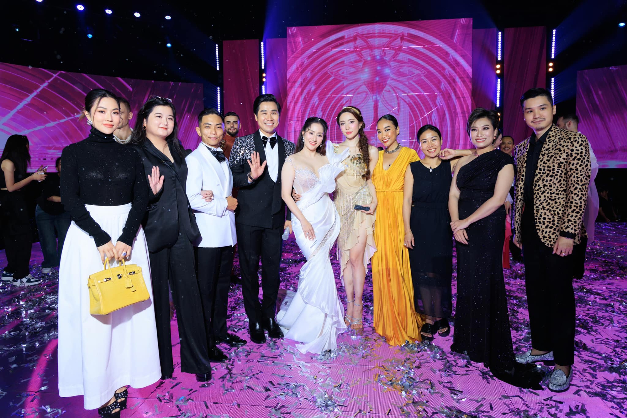 Khánh Thi gặp lại tình cũ, phản ứng của Phan Hiển mới gây chú ý- Ảnh 5. Khánh Thi gặp lại tình cũ, phản ứng của Phan Hiển mới gây chú ý- Ảnh 5.