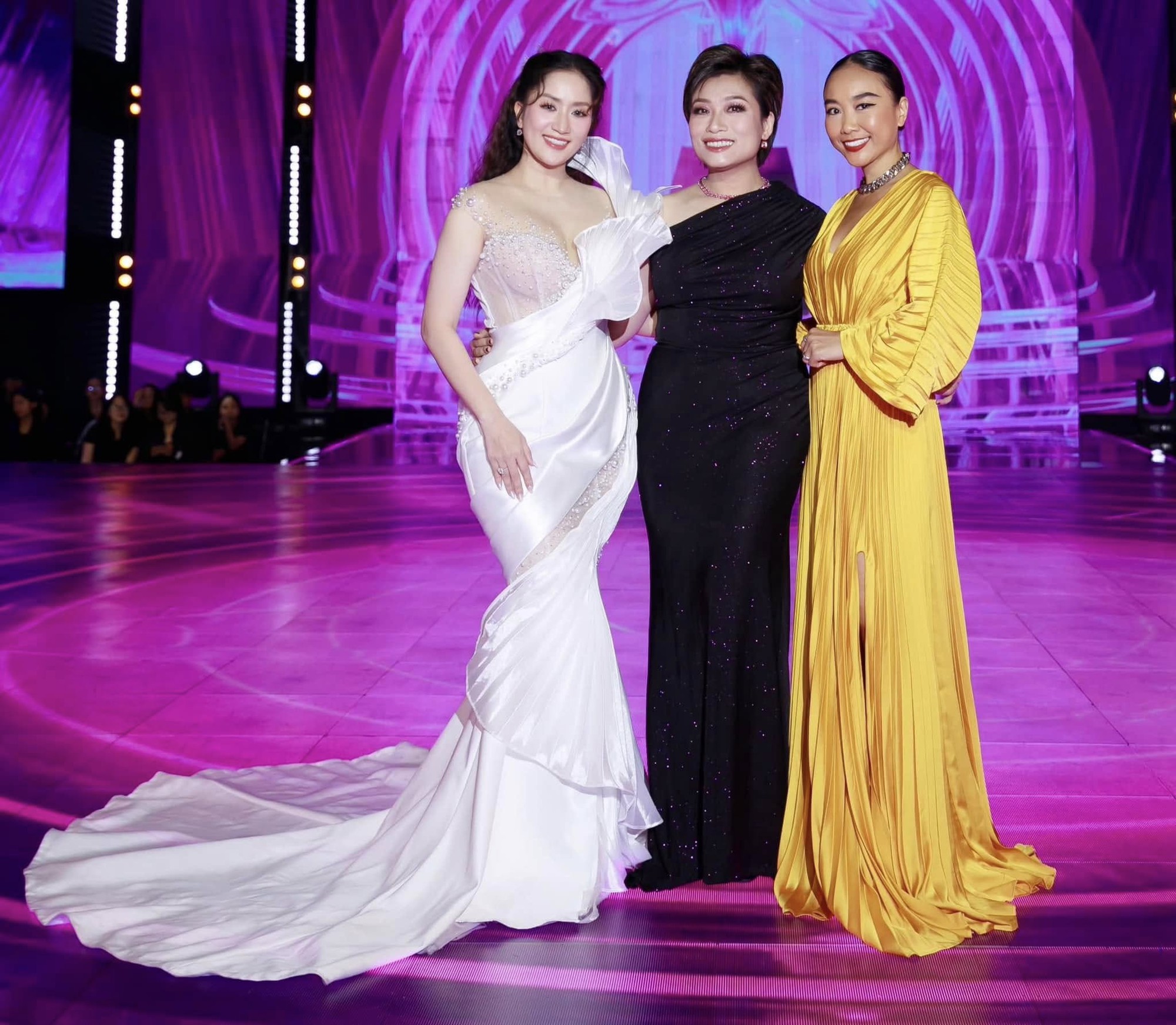Khánh Thi gặp lại tình cũ, phản ứng của Phan Hiển mới gây chú ý- Ảnh 4. Khánh Thi gặp lại tình cũ, phản ứng của Phan Hiển mới gây chú ý- Ảnh 4.