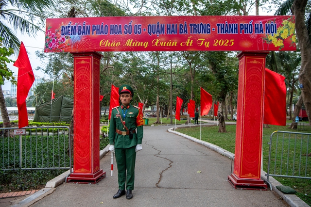 Bên trong trận địa pháo hoa ở Hà Nội: Tất cả đã sẵn sàng cho đêm giao thừa rực rỡ - Ảnh 1.