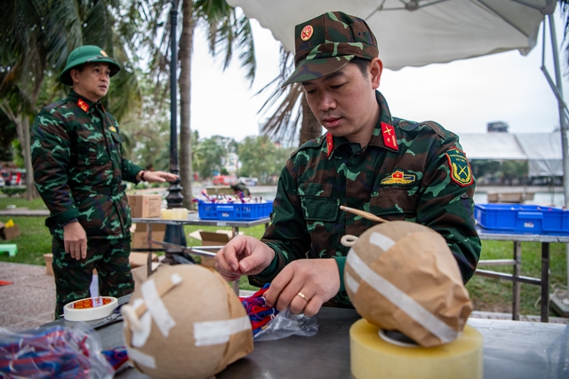 Bên trong trận địa pháo hoa ở Hà Nội: Tất cả đã sẵn sàng cho đêm giao thừa rực rỡ - Ảnh 12.