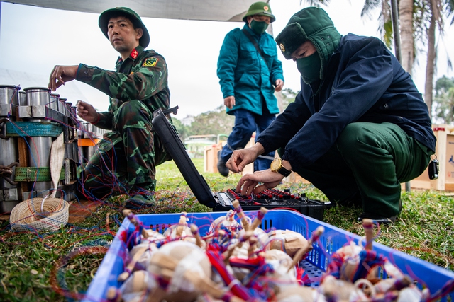 Bên trong trận địa pháo hoa ở Hà Nội: Tất cả đã sẵn sàng cho đêm giao thừa rực rỡ - Ảnh 7.