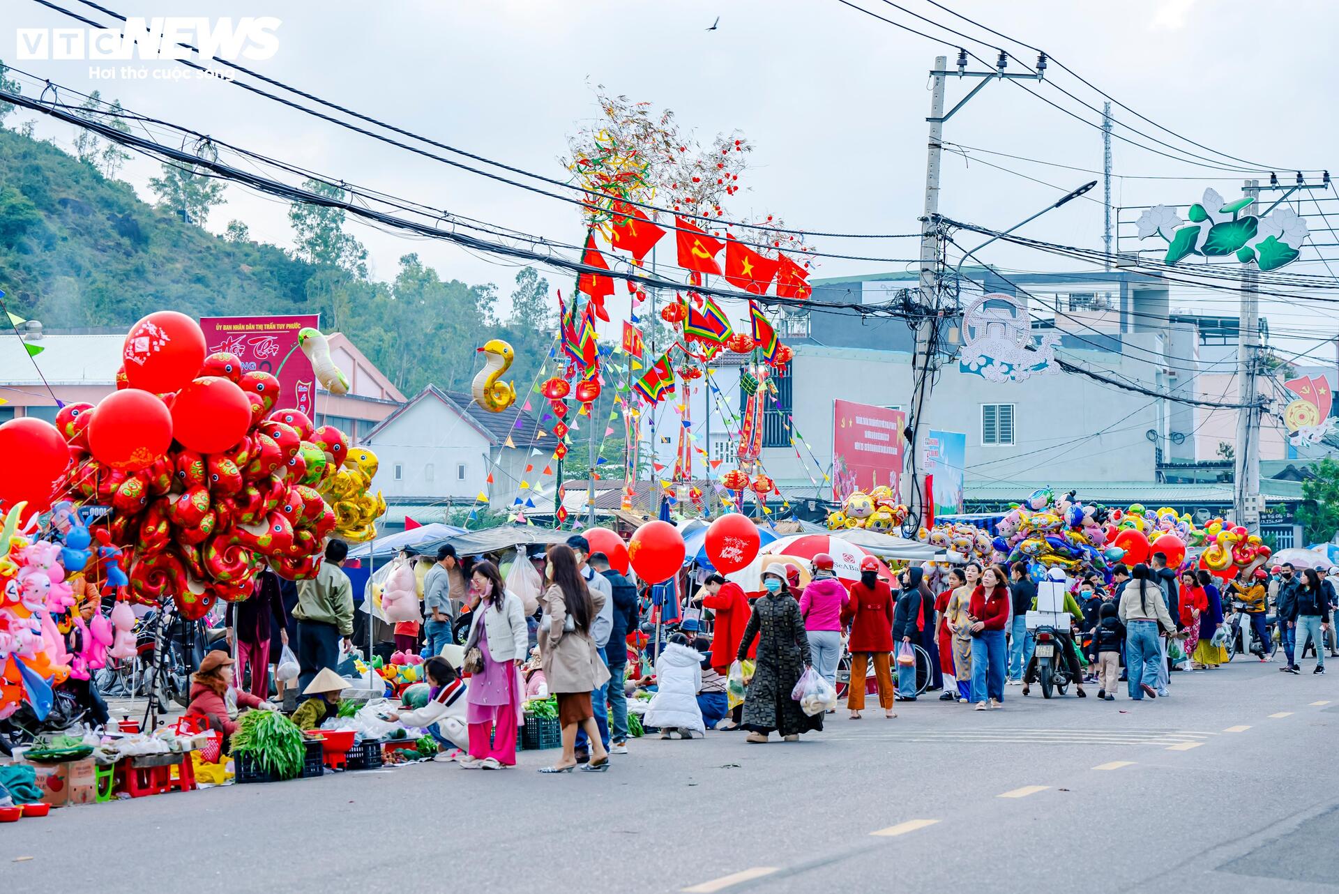 Chợ gần 300 tuổi tại Bình Định, mỗi năm họp 1 lần để cầu lộc, không cần lỗ lãi - Ảnh 3.