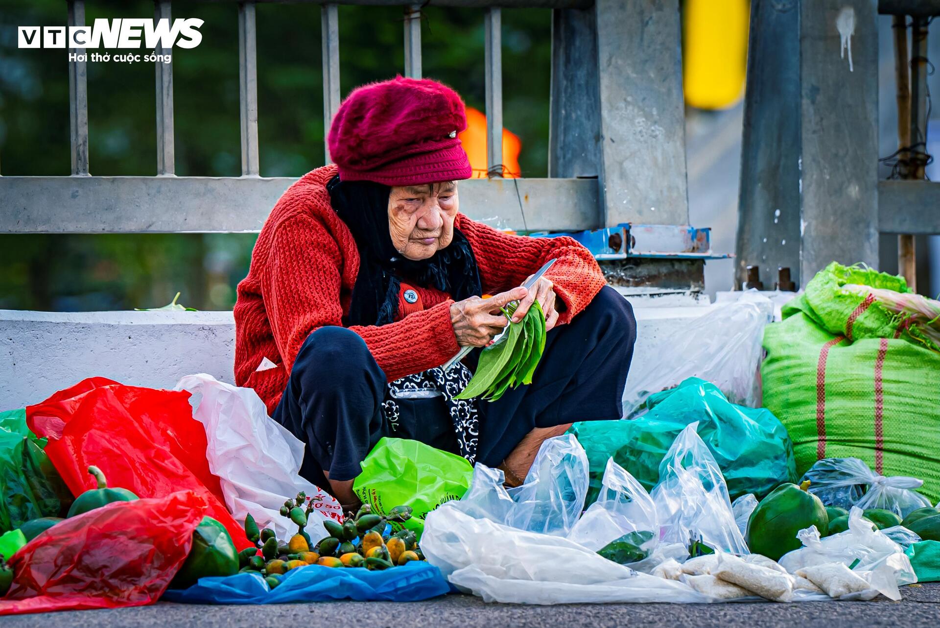 Chợ gần 300 tuổi tại Bình Định, mỗi năm họp 1 lần để cầu lộc, không cần lỗ lãi - Ảnh 7.