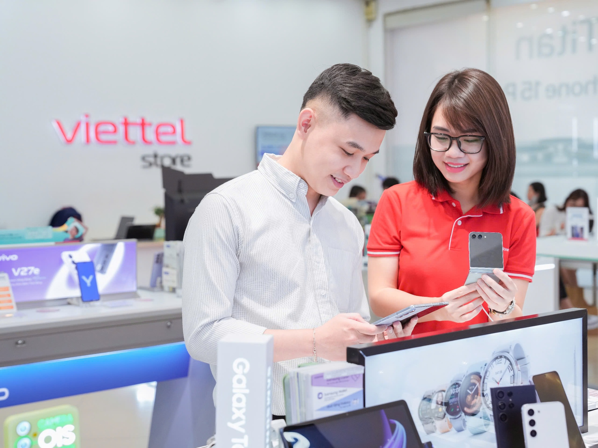 Tết này đừng bỏ lỡ cơ hội trúng hàng trăm túi vàng tại Viettel Store- Ảnh 2. Tết này đừng bỏ lỡ cơ hội trúng hàng trăm túi vàng tại Viettel Store- Ảnh 2.