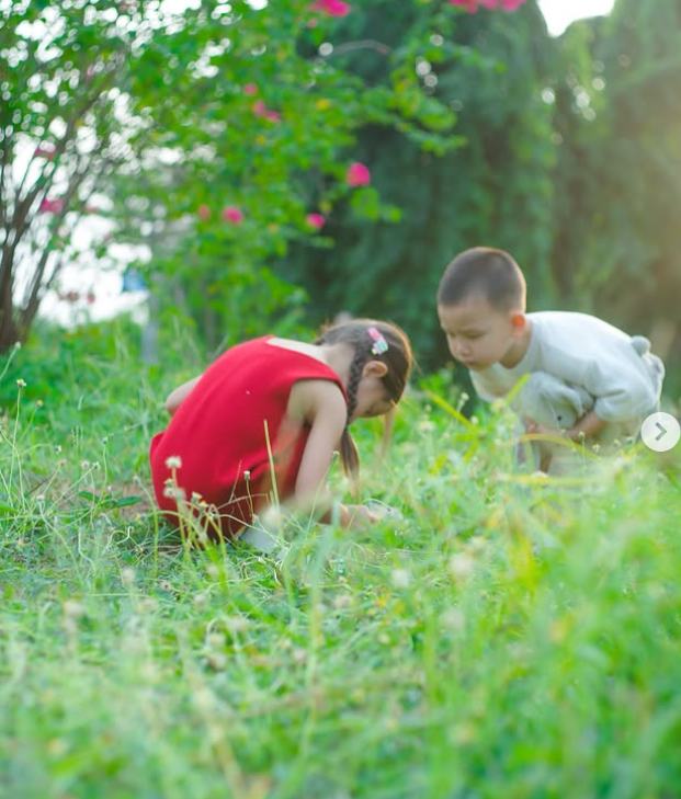 Nhìn những bức ảnh mà Hồ Ngọc Hà chia sẻ, dân tình đều bình luận câu này: Dạy con thật giản đơn mà hạnh phúc! - Ảnh 1.