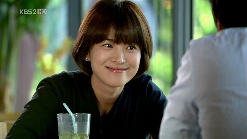 Song Hye Kyo như "sách mẫu” của tóc bob ngắn: Từ thanh lịch đến cá tính qua từng thời kỳ - Ảnh 7.