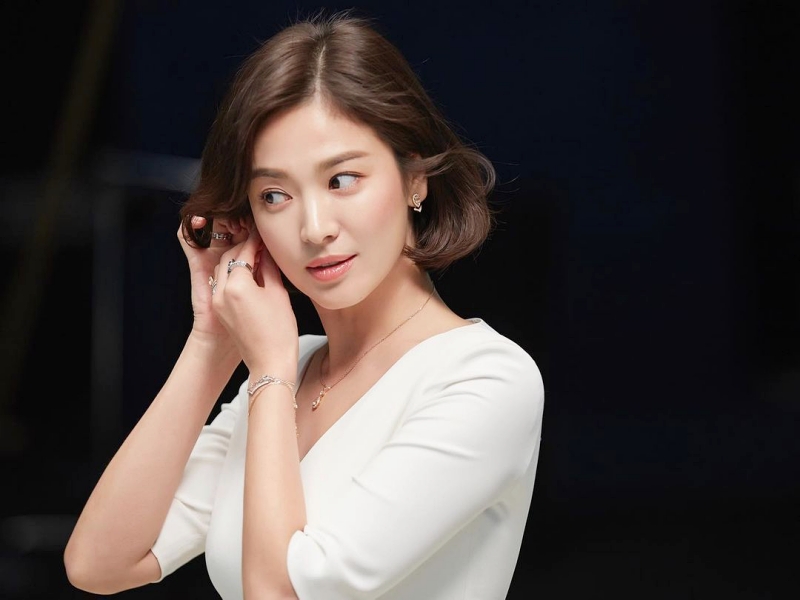 Song Hye Kyo như "sách mẫu” của tóc bob ngắn: Từ thanh lịch đến cá tính qua từng thời kỳ - Ảnh 11.