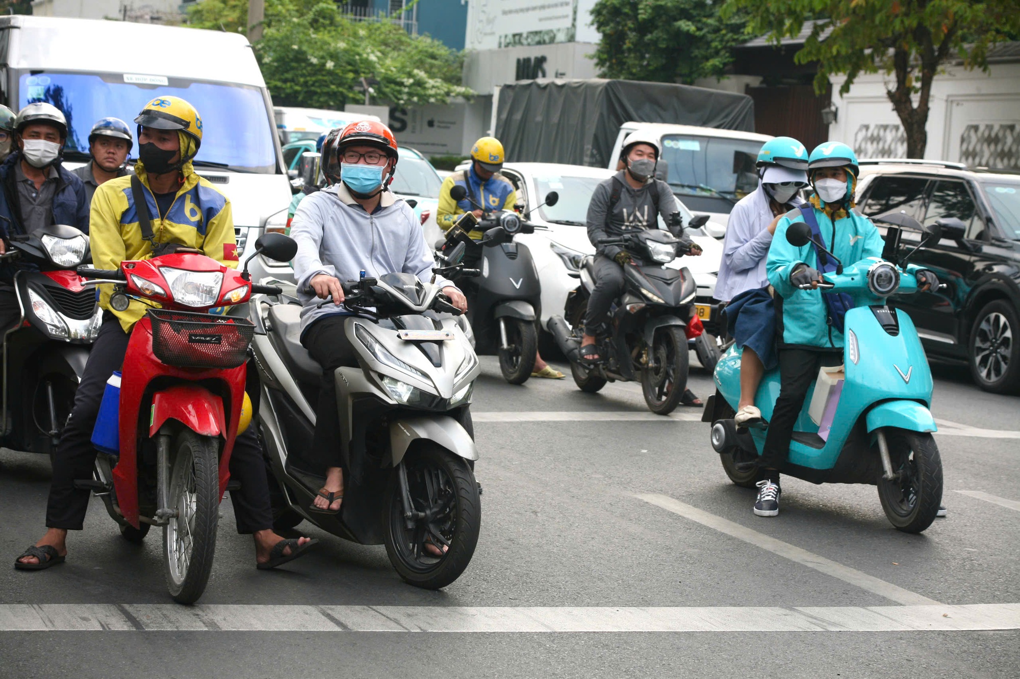 Tăng mức phạt giao thông: Nhiều người ở TP HCM “không tin vào mắt mình”- Ảnh 12.