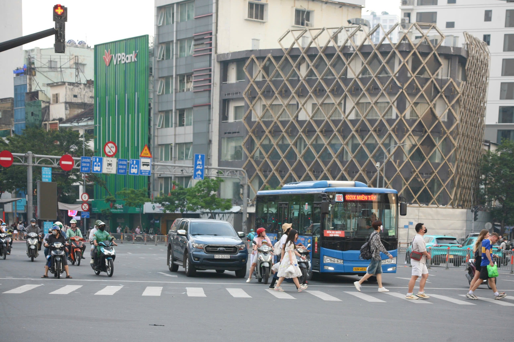 Tăng mức phạt giao thông: Nhiều người ở TP HCM “không tin vào mắt mình”- Ảnh 7.