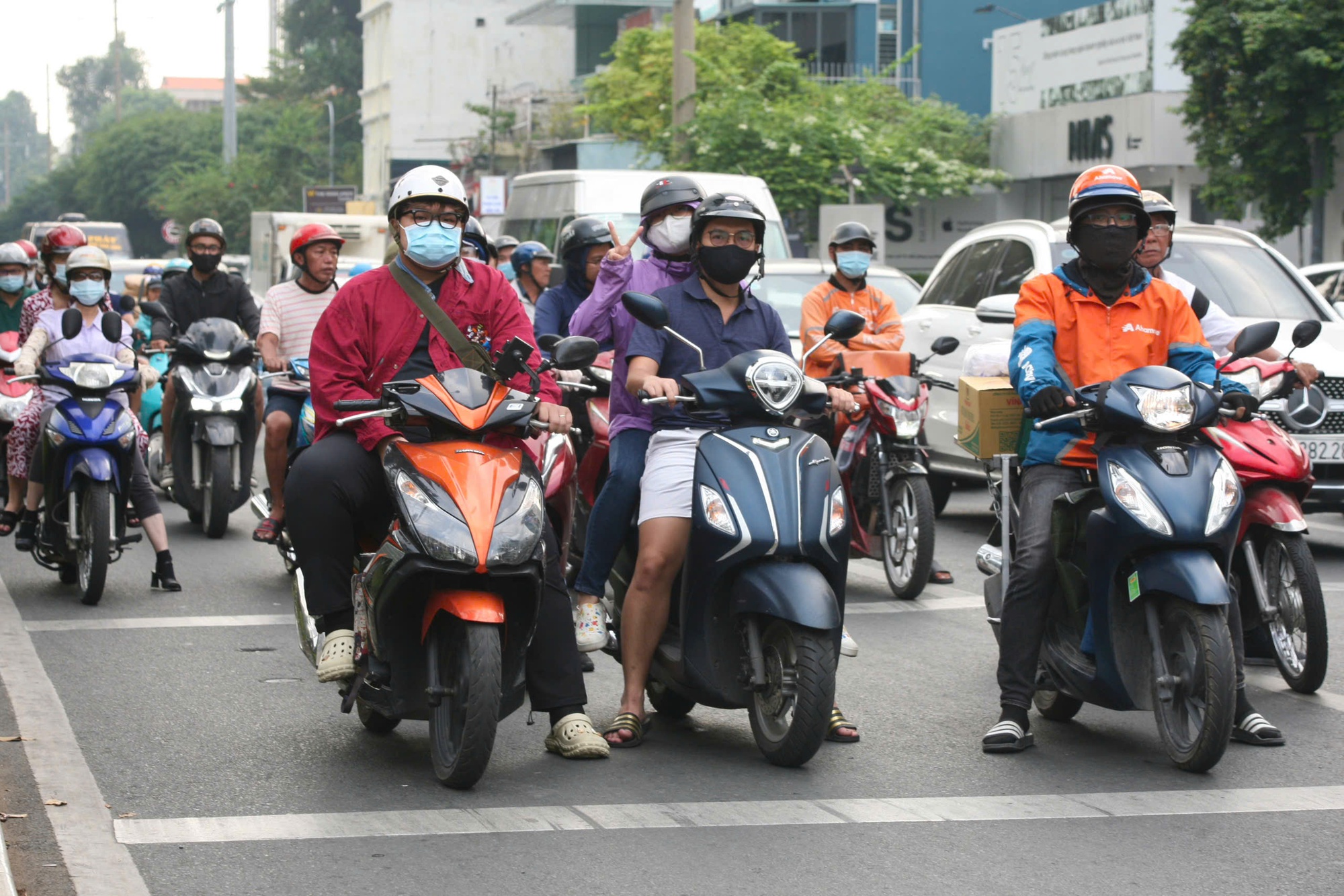 Tăng mức phạt giao thông: Nhiều người ở TP HCM “không tin vào mắt mình”- Ảnh 14.