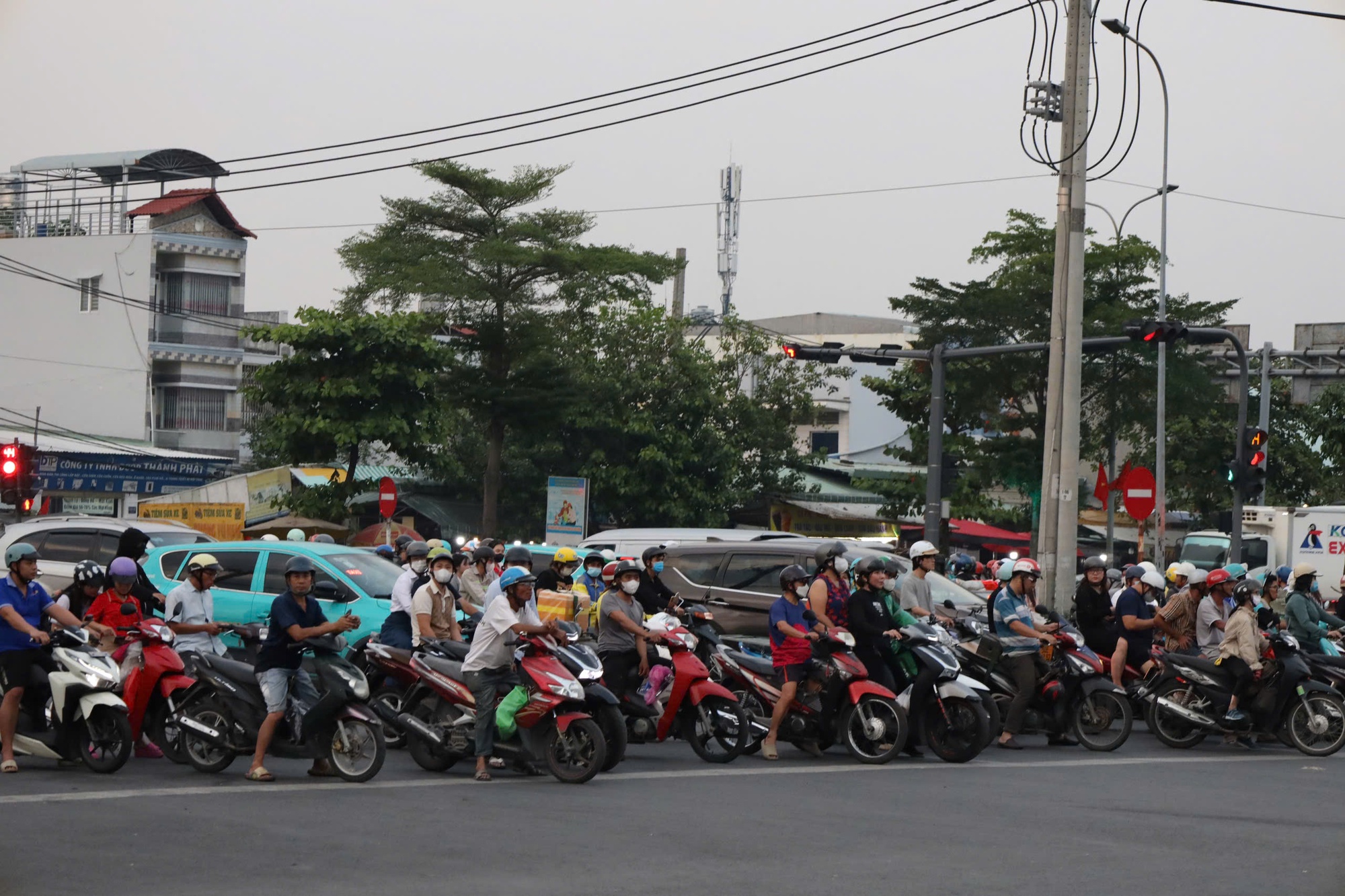 Tăng mức phạt giao thông: Nhiều người ở TP HCM “không tin vào mắt mình”- Ảnh 15.