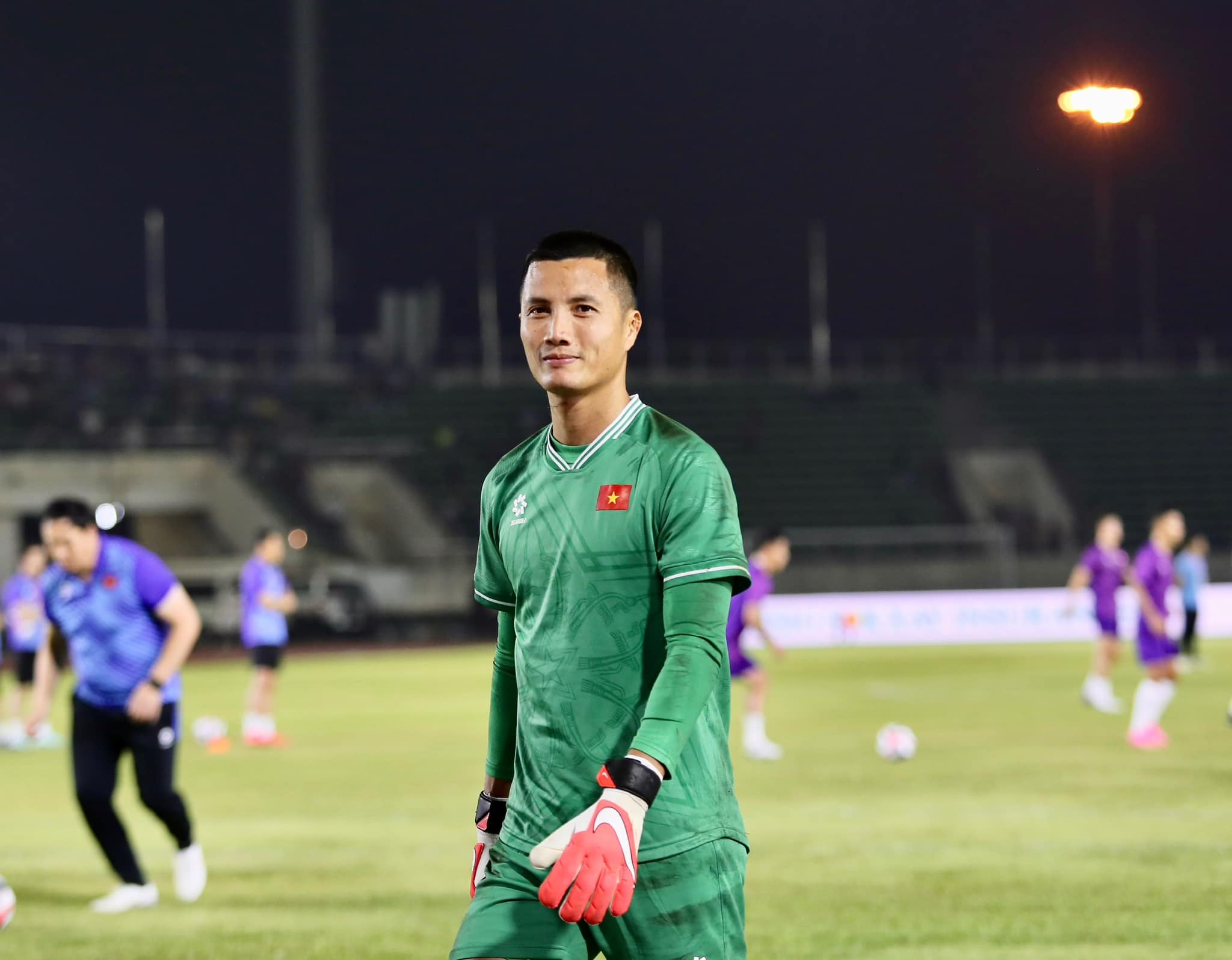 Bất ngờ trước sắc vóc gợi cảm, cơ bụng số 11 của bà xã Đình Triệu - Ảnh 1.