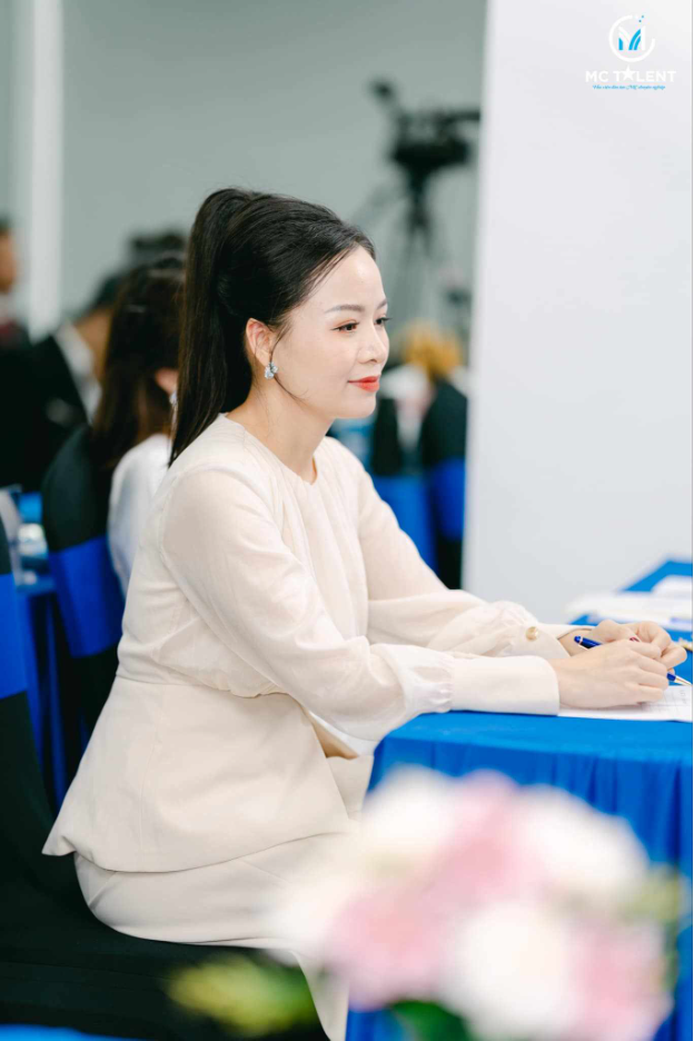 MC Kỳ Duyên: Nghề MC đòi hỏi sự tự tin, linh hoạt và khả năng giao tiếp xuất sắc - Ảnh 3. MC Kỳ Duyên: Nghề MC đòi hỏi sự tự tin, linh hoạt và khả năng giao tiếp xuất sắc - Ảnh 3.