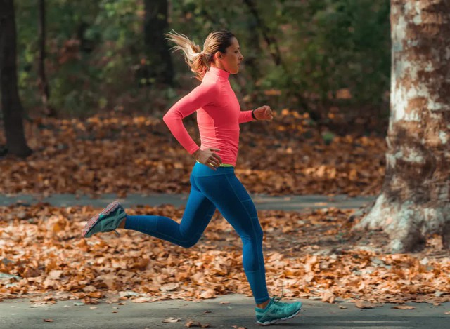 woman-running-autumn-17360710781601837183711-1736136217689-17361362184232092596365.jpg