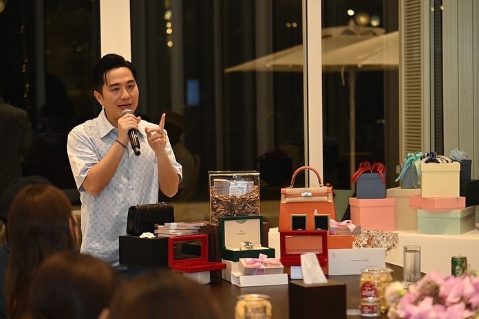 Tổ chức tiệc tại dinh thự 2.000m2, nữ tài phiệt Madam Pang chuẩn bị cả túi Hermès tiền tỷ, tập tiền mặt trị giá gần 150 triệu... để tặng cho khách - Ảnh 8.