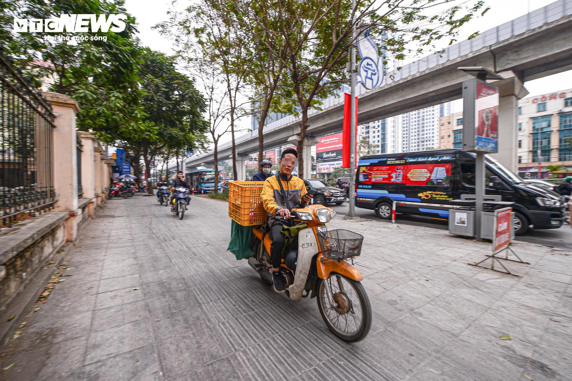 Phớt lờ mức phạt cao, nhiều tài xế công nghệ vẫn vô tư kẹp 3, phóng ngược chiều - Ảnh 5.