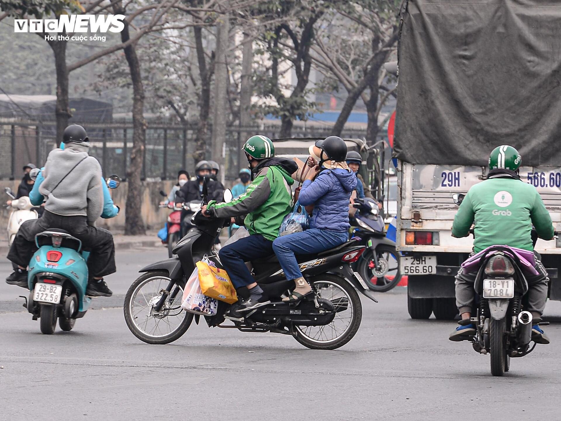 Phớt lờ mức phạt cao, nhiều tài xế công nghệ vẫn vô tư kẹp 3, phóng ngược chiều - Ảnh 15.