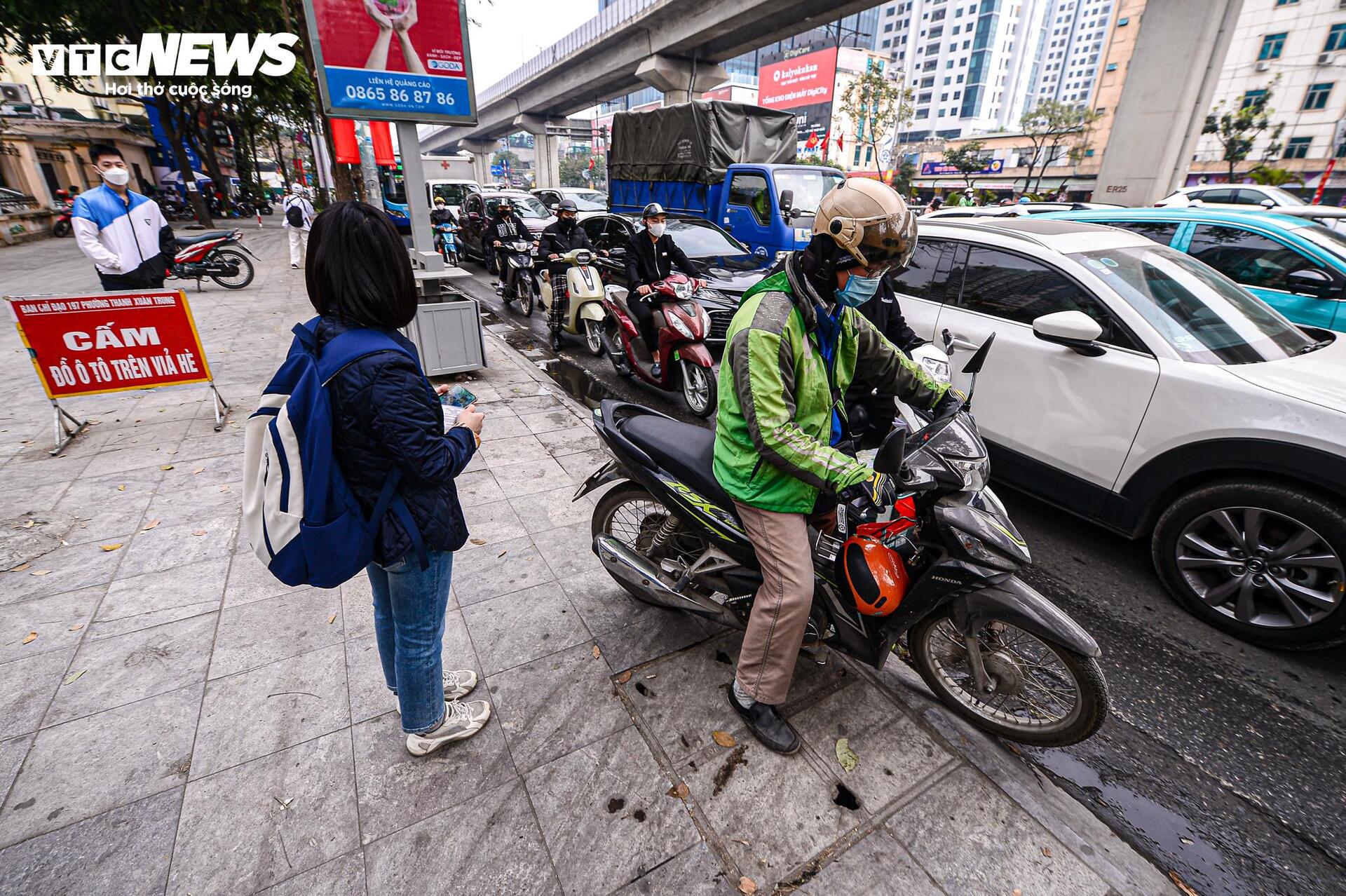 Phớt lờ mức phạt cao, nhiều tài xế công nghệ vẫn vô tư kẹp 3, phóng ngược chiều - Ảnh 6.