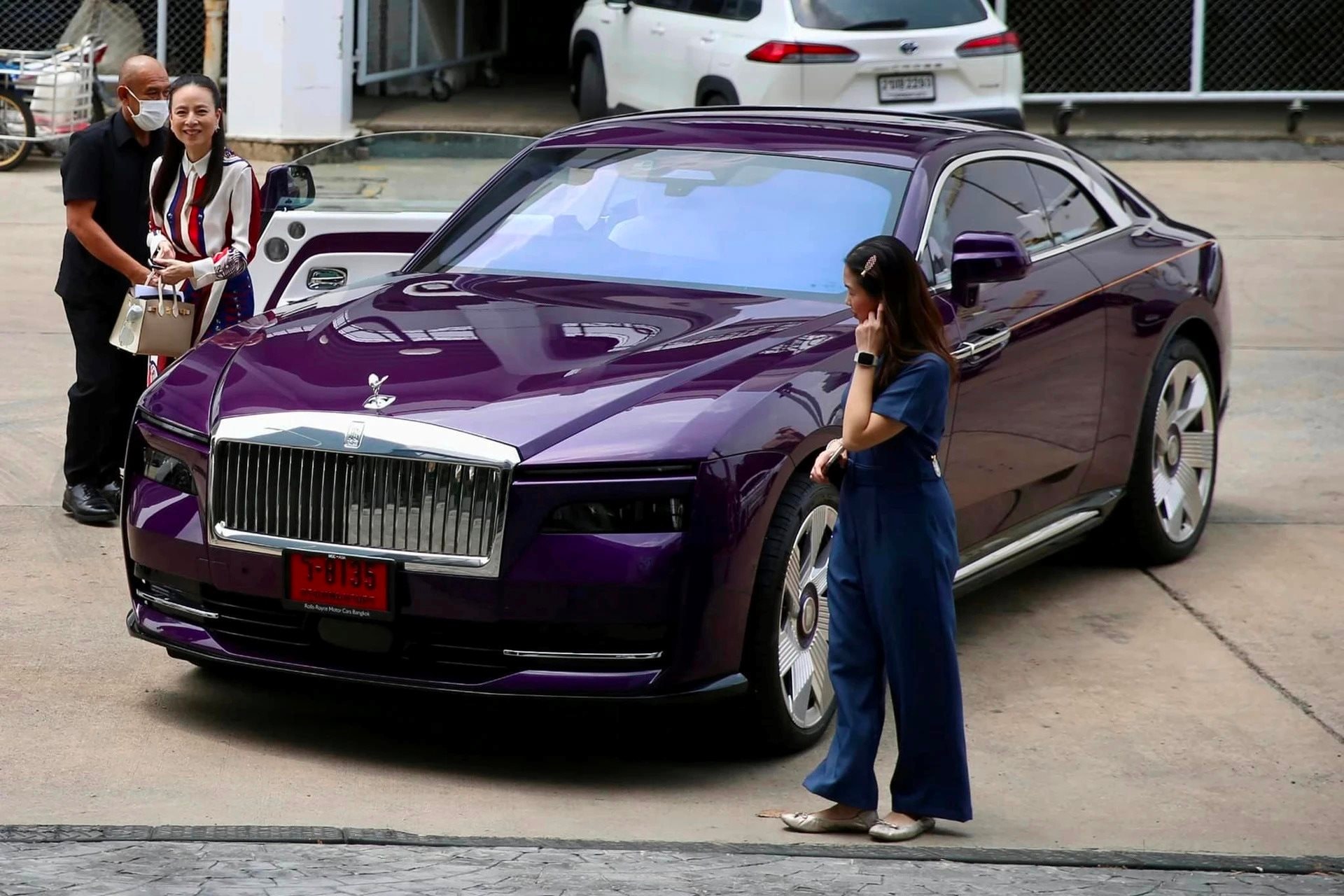 rollsroycespectremadampang1-150530-1736348907135-17363489073811285307289.jpg