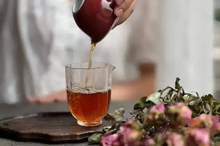 4 loại trà “phá thận&quot; thầm lặng, khỏe mạnh đến đâu cũng khó chịu nổi- Ảnh 1.