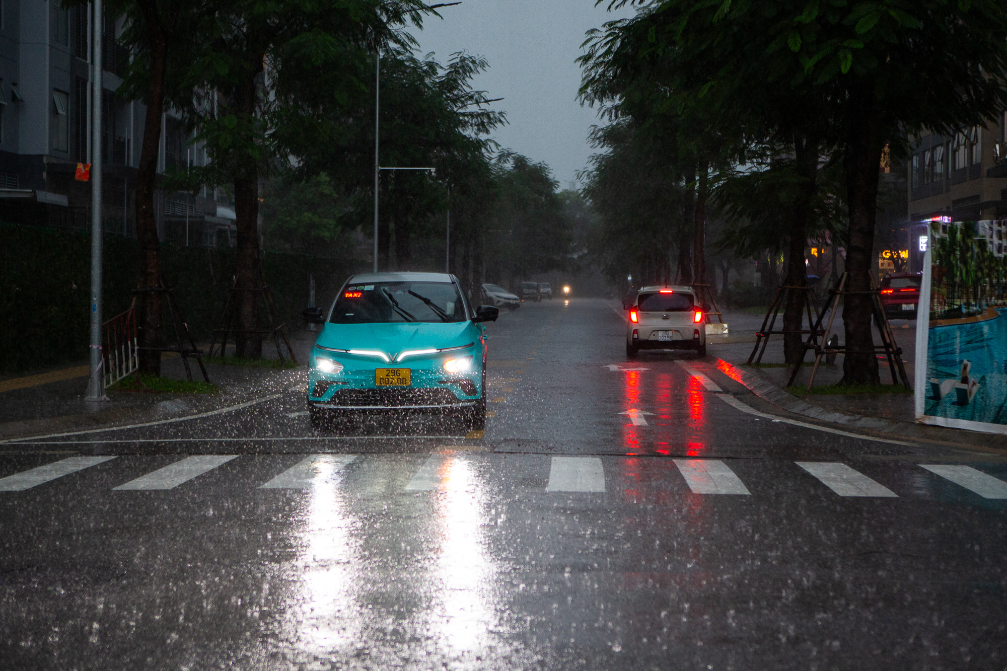 Thay bạn xem nhà ngày mưa bão: Geleximco hoá làng chài, Vinhomes Smart City vẫn thông thoáng - Ảnh 9.