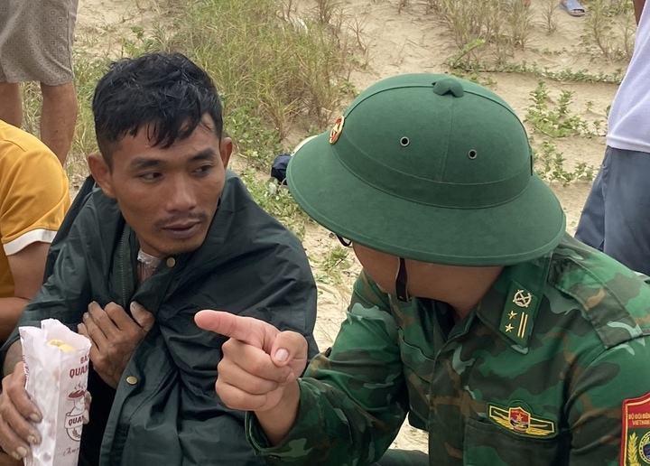 Thuyền viên sống sót hãi hùng kể lại phút sinh tử, chỉ biết gào thét trong vô vọng - Ảnh 2.