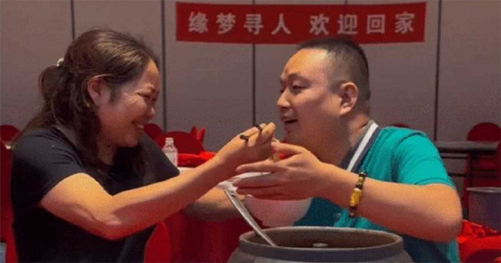 Đứa trẻ bị bắt cóc 33 năm trước thành doanh nhân thành đạt, tìm mẹ ruột báo hiếu - Ảnh 1.
