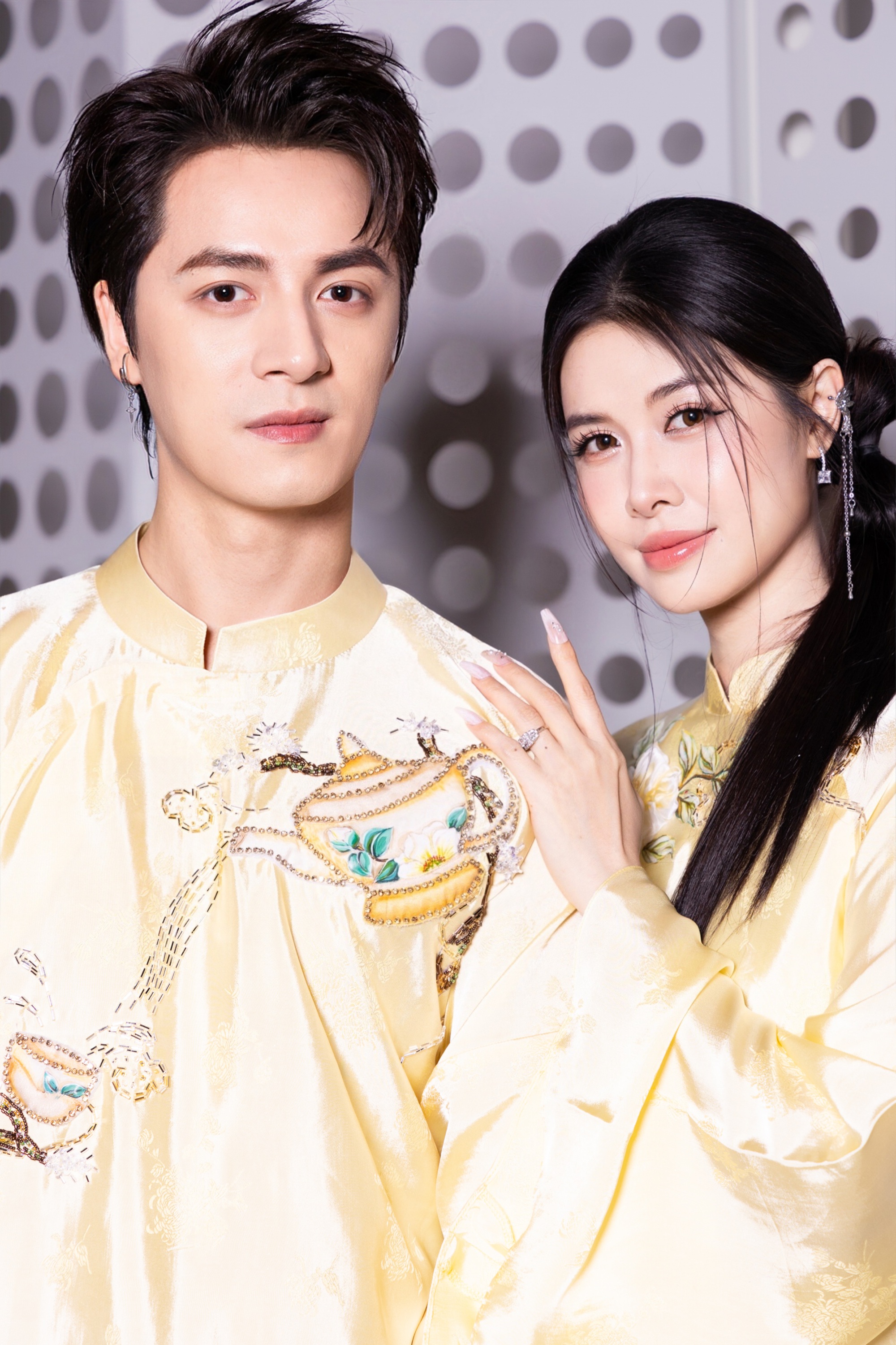 Đăng Khôi - Thuỳ Anh lần đầu làm người mẫu đôi, nhìn ngọt ngào đúng chuẩn "vợ chồng quốc dân" - Ảnh 2. Đăng Khôi - Thuỳ Anh lần đầu làm người mẫu đôi, nhìn ngọt ngào đúng chuẩn "vợ chồng quốc dân" - Ảnh 2.