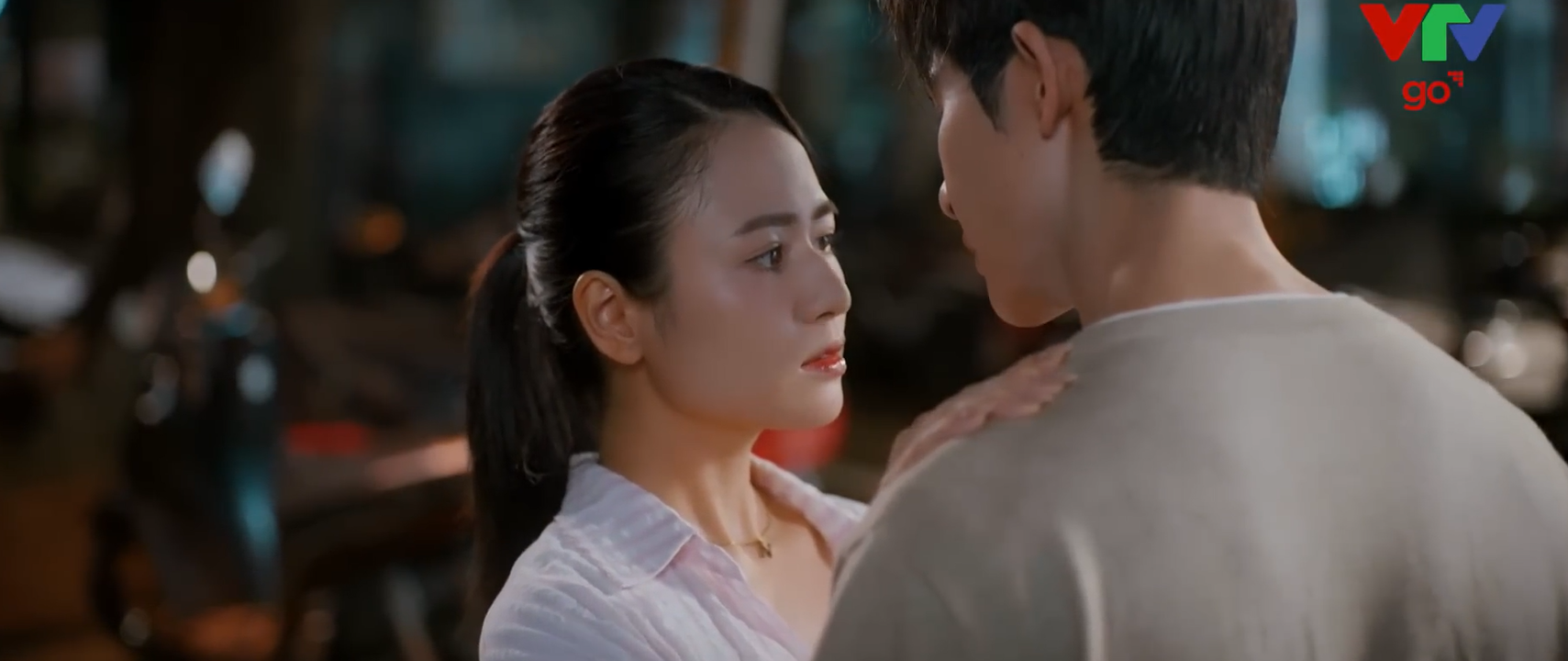Không thể mê nổi cảnh nóng của Denis Đặng - Ảnh 1.