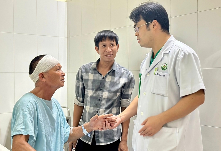 Chấn thương nặng vì sập nhà do bão Bualoi - Ảnh 1.