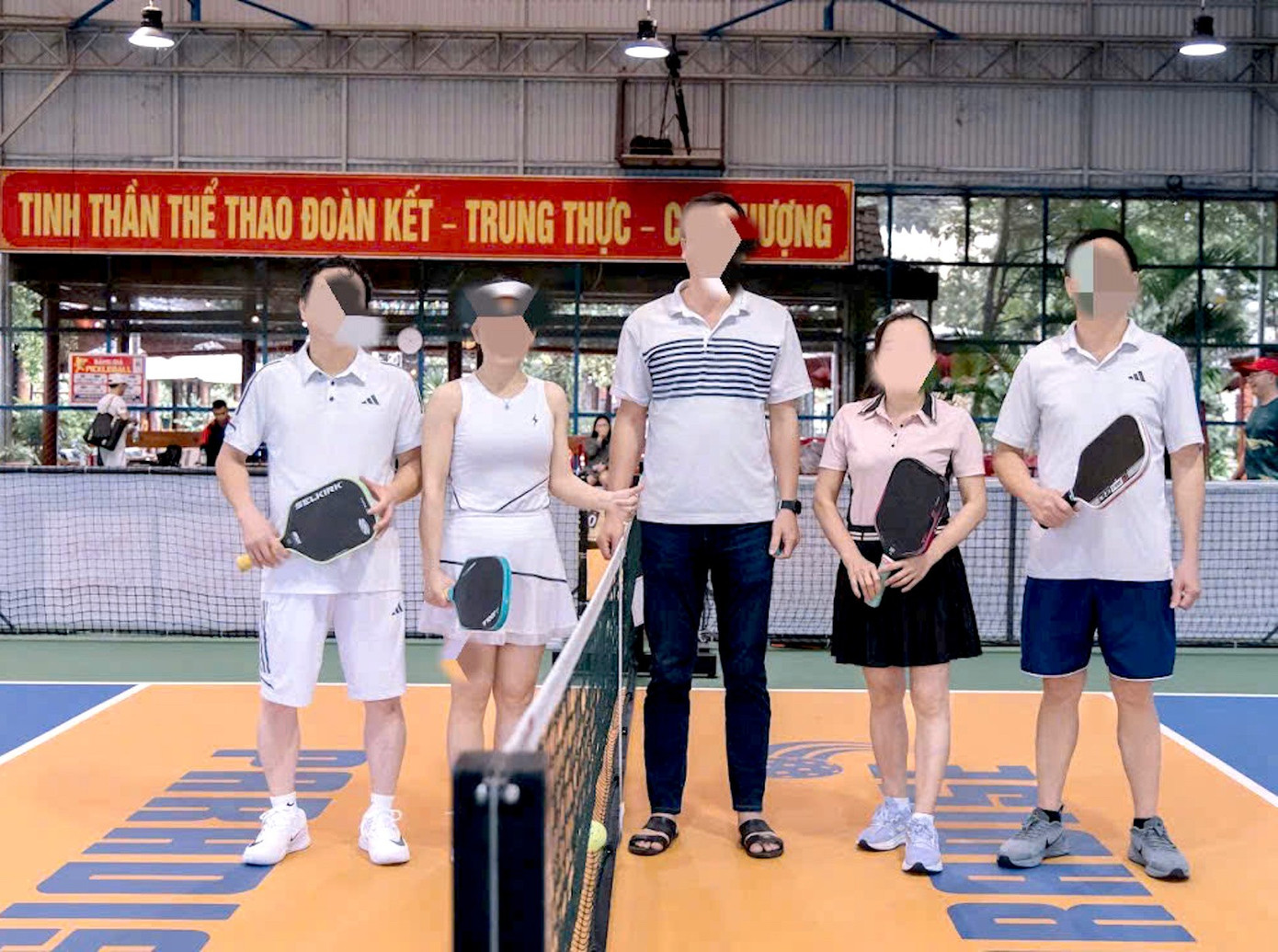 Xác minh một bí thư xã nghỉ học bồi dưỡng chính trị để đi chơi Pickleball - Ảnh 1.