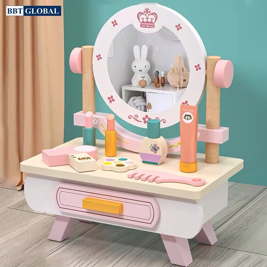 Con gái Đông Nhi hơn 1 tuổi đã "mê phấn son", có riêng bàn makeup xinh như công chúa - Ảnh 11. Con gái Đông Nhi hơn 1 tuổi đã "mê phấn son", có riêng bàn makeup xinh như công chúa - Ảnh 11.