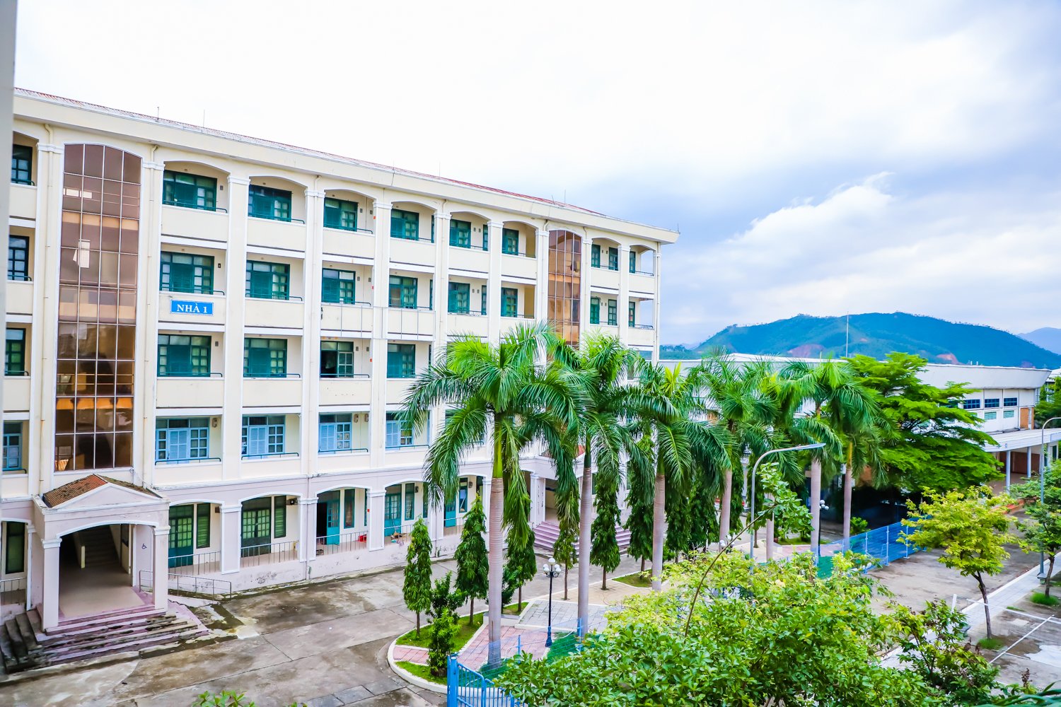 Một ngôi trường ở miền Trung lần đầu tiên lọt danh sách đại học tốt nhất thế giới: 8 khuôn viên và hàng chục tòa nhà KTX! - Ảnh 5.