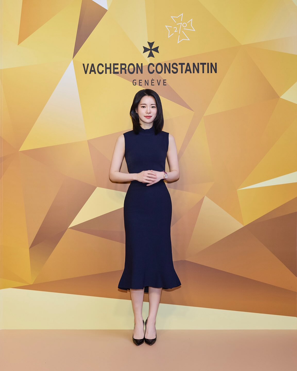 Nữ phản diện phim The Glory ở hiện tại: Cắt tóc ngắn cực trẻ xinh, style tuổi U40 tuyệt đẹp - Ảnh 8. Nữ phản diện phim The Glory ở hiện tại: Cắt tóc ngắn cực trẻ xinh, style tuổi U40 tuyệt đẹp - Ảnh 8.