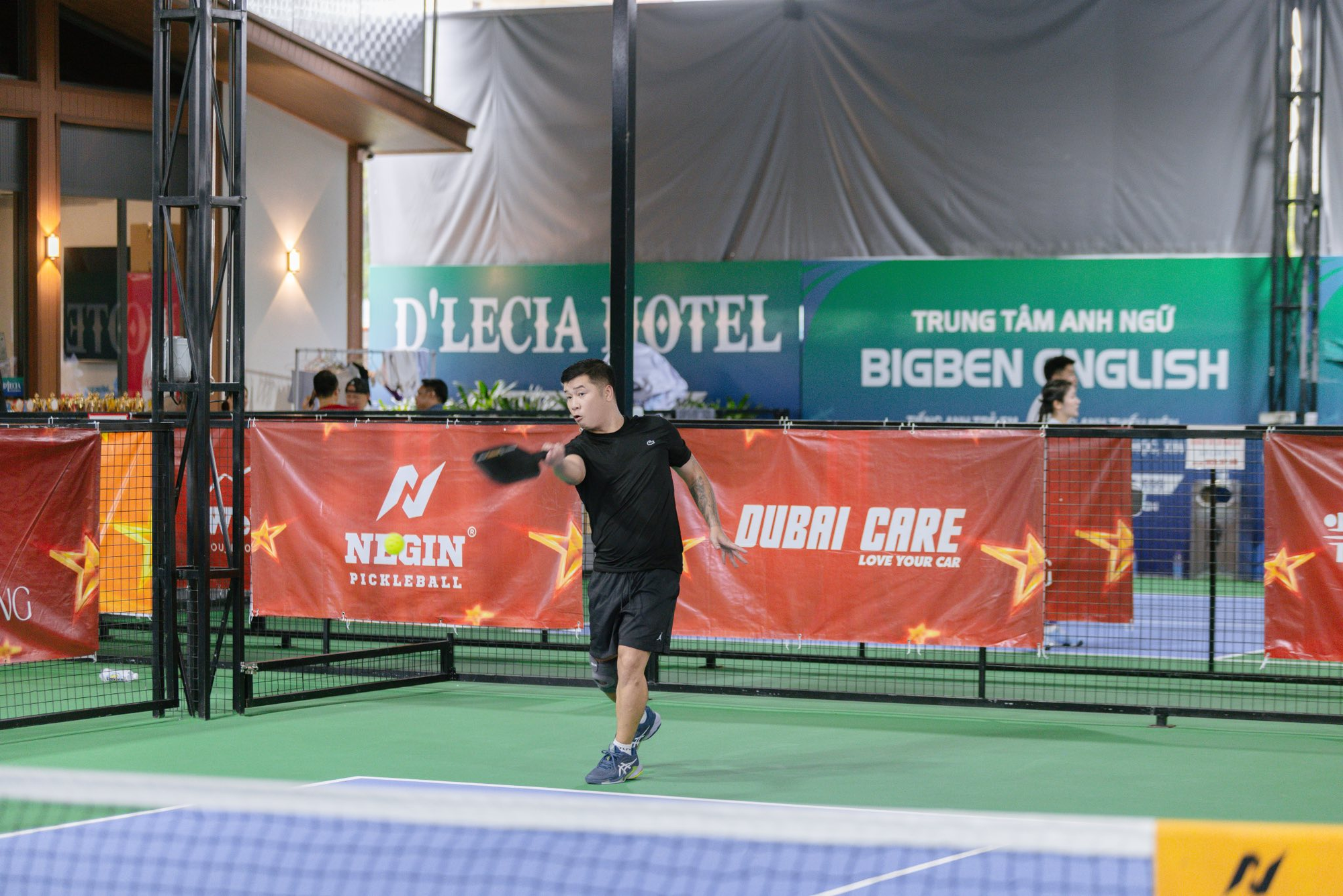 Bố 3 con rủ vợ chơi pickleball, thuê hẳn HLV, đầu tư cho vợ 