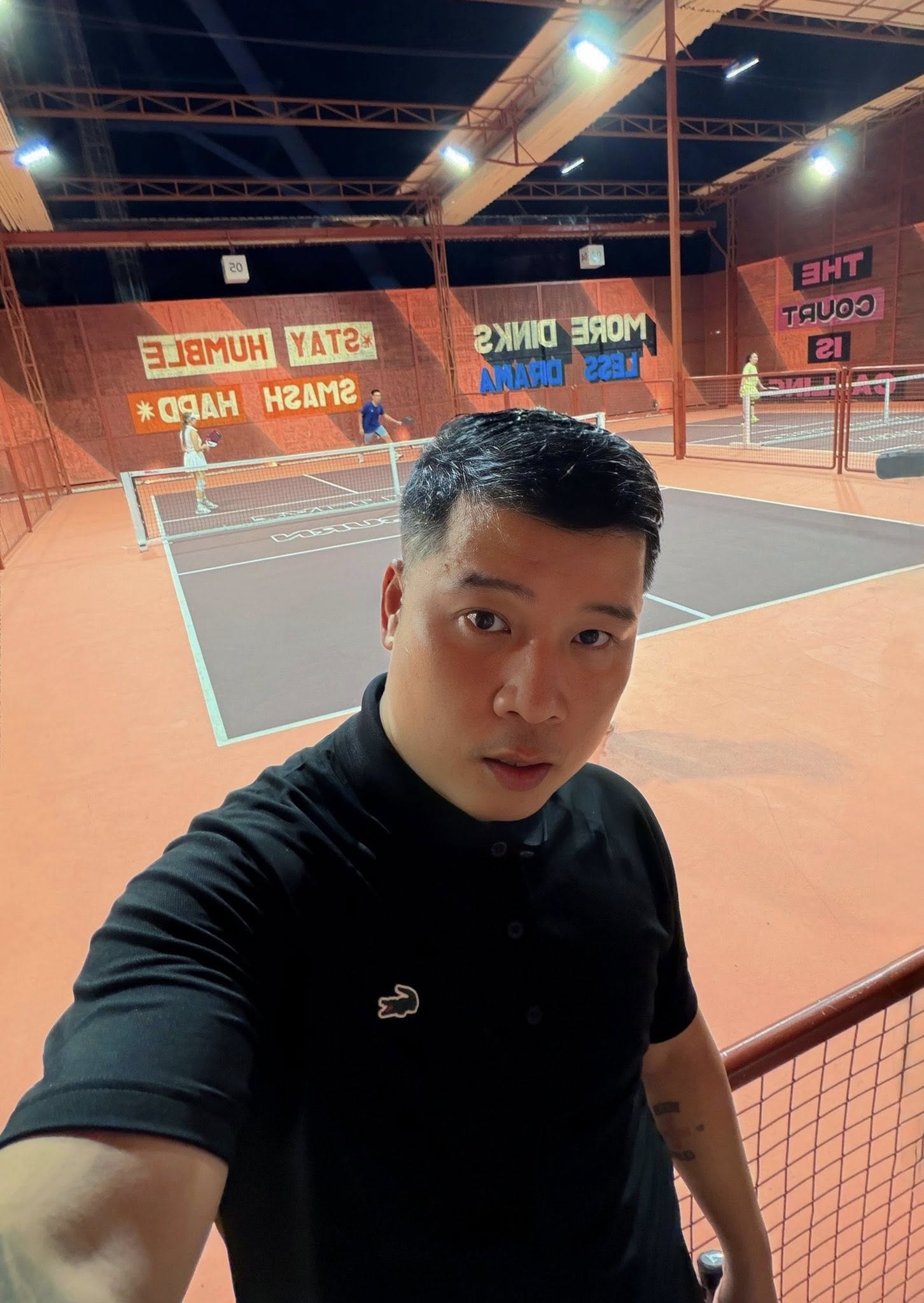 Bố 3 con rủ vợ chơi pickleball, thuê hẳn HLV, đầu tư cho vợ 
