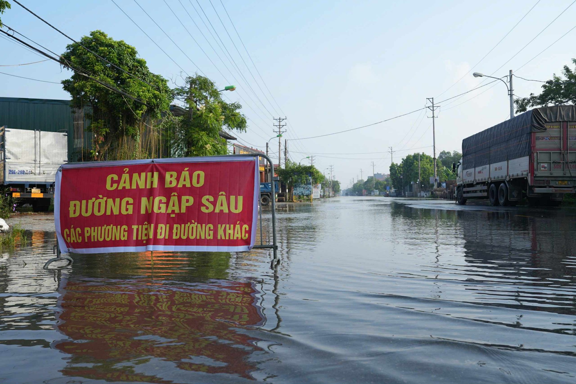 Hà Nội sơ tán 38 . 500 Người dân ứng phó ngập lụt do bão số 11 - Ảnh 5. Hà Nội sơ tán 38 . 500 Người dân ứng phó ngập lụt do bão số 11 - Ảnh 5.