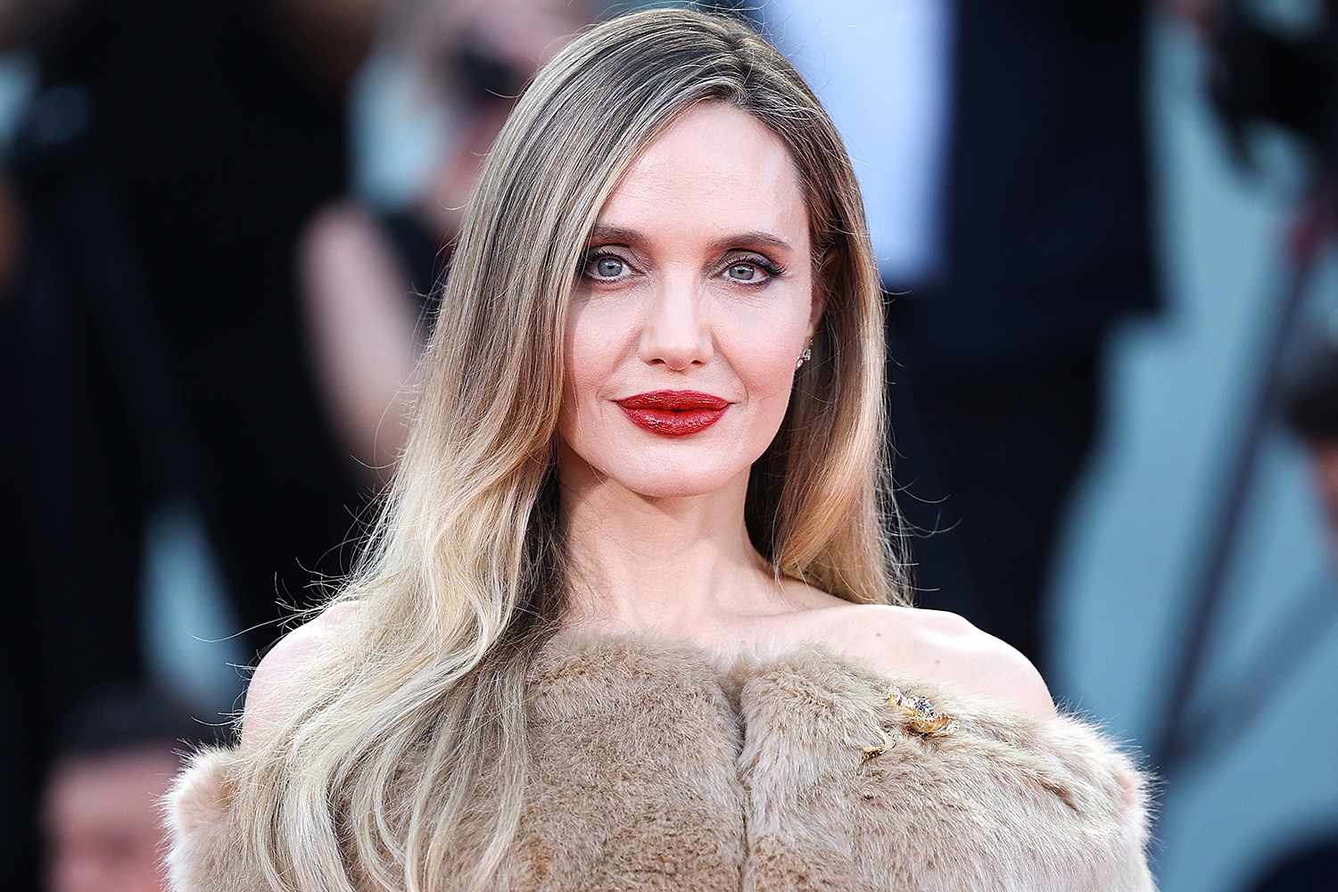 angelina-jolie-venice-film-fest-1760078230850-17600782312141682471190-1760088888275-17600888883531105163315.png