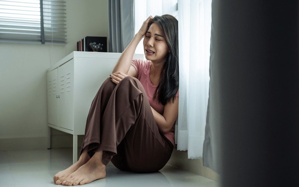 asian-young-upset-depressed-woman-600nw-2409945263-1760082542373438757540-1760107267518-1760107272285703524555-25-0-400-600-crop-176010730208989644862.jpg