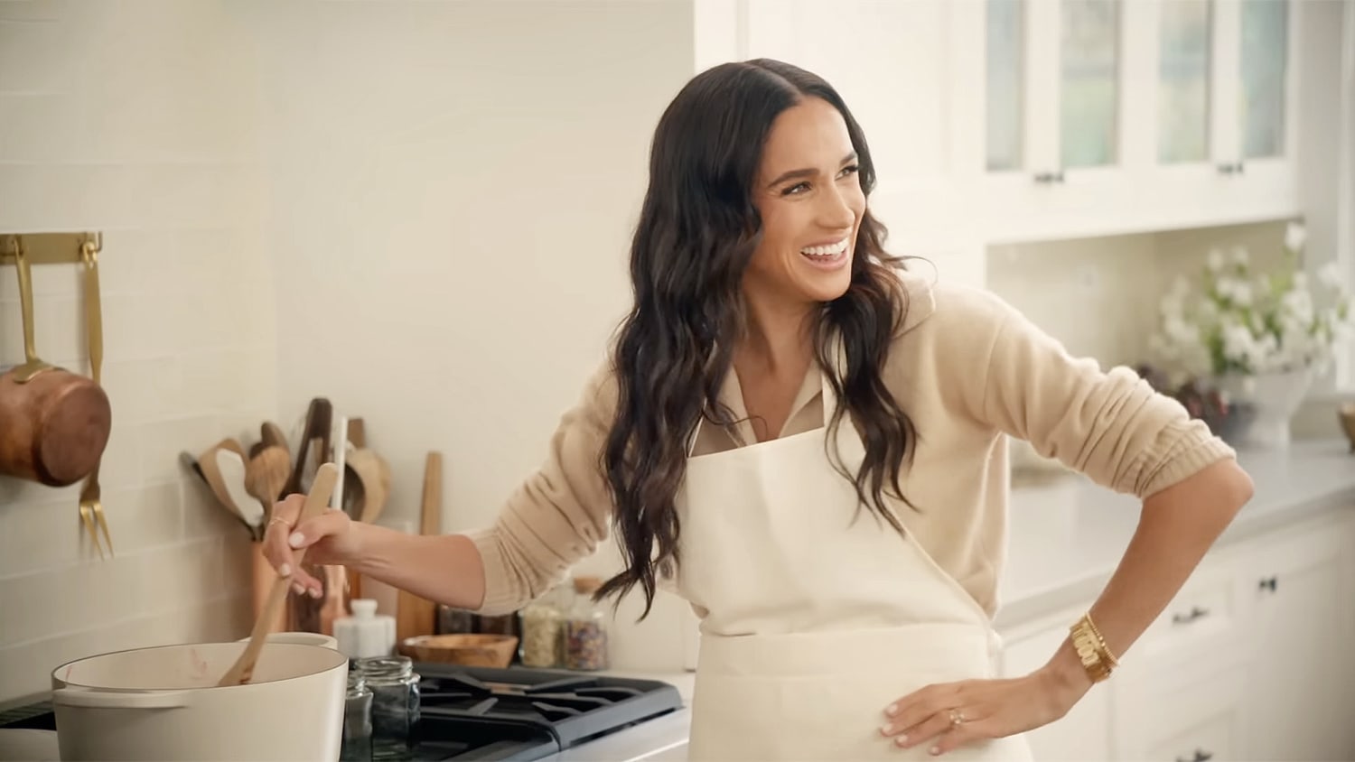 black-home-cooks-le-creuset-meghan-markle-zz-250311-c83667-1760090292232324463750-1760111789793-1760111789936257981310.jpg